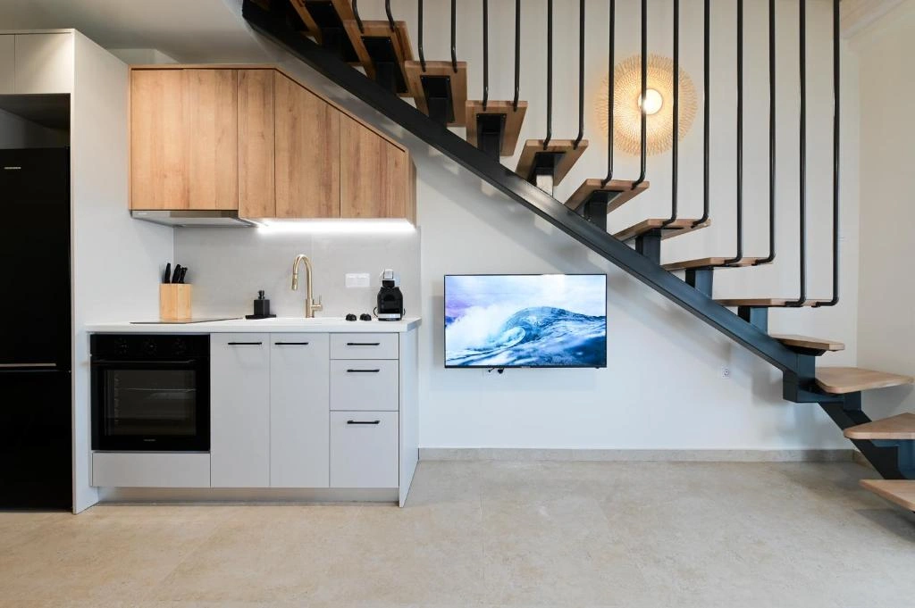 Suite 6 - Gallery 16